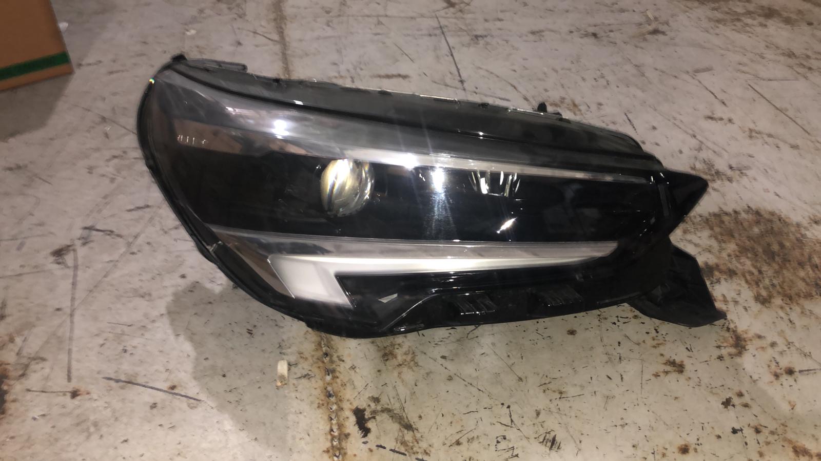 opel-corsa-f-cikma-orijinal-sag-on-far Opel Corsa F Çıkma Orijinal Sağ Ön Far