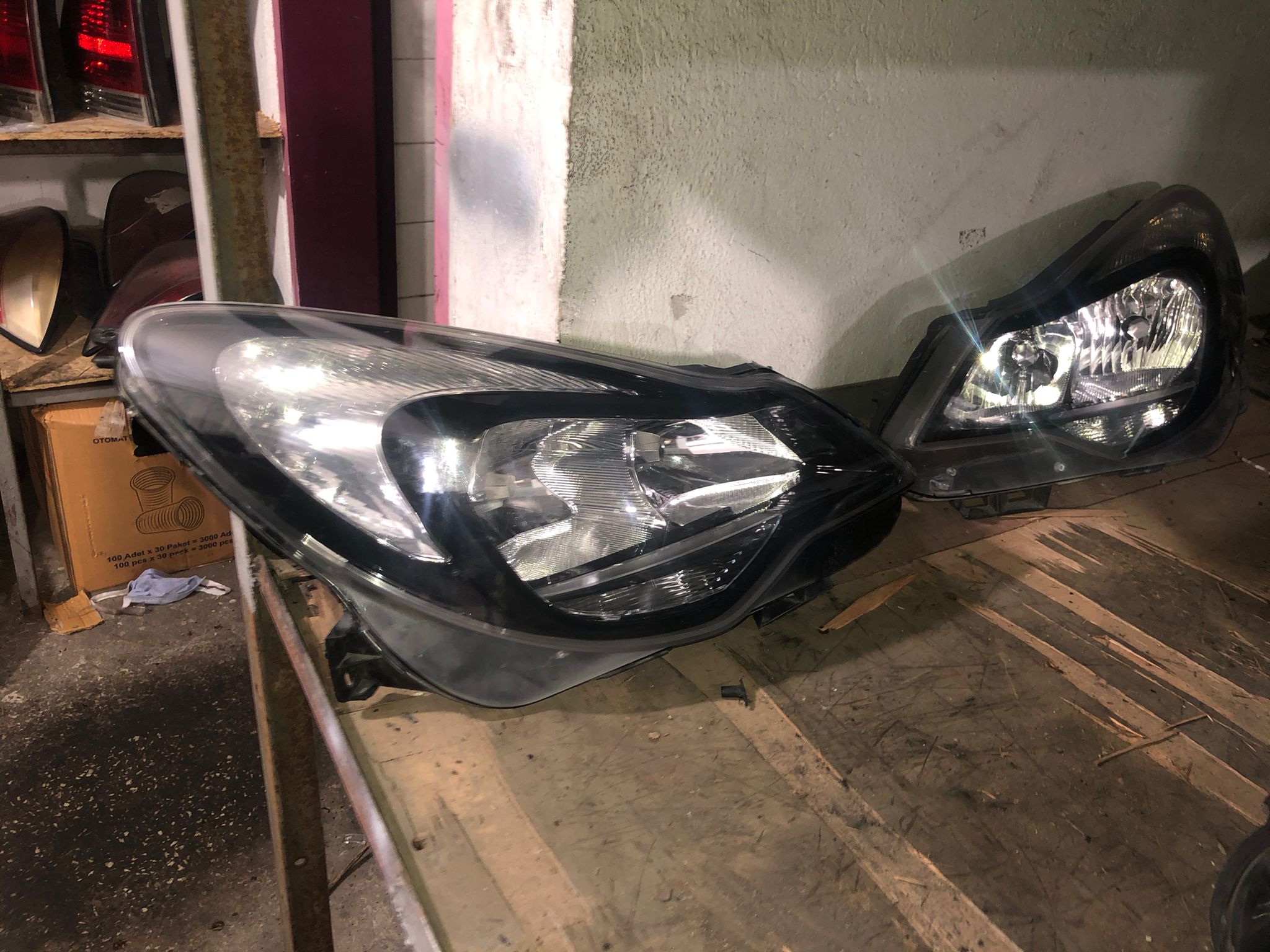 opel-corsa-d-cikma-orijinal-on-farlar Opel Corsa D Çıkma Orijinal Ön Farlar