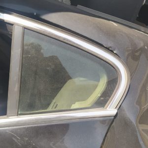 Opel İnsignia Çıkma Orijinal Sol Arka Kelebek Camı